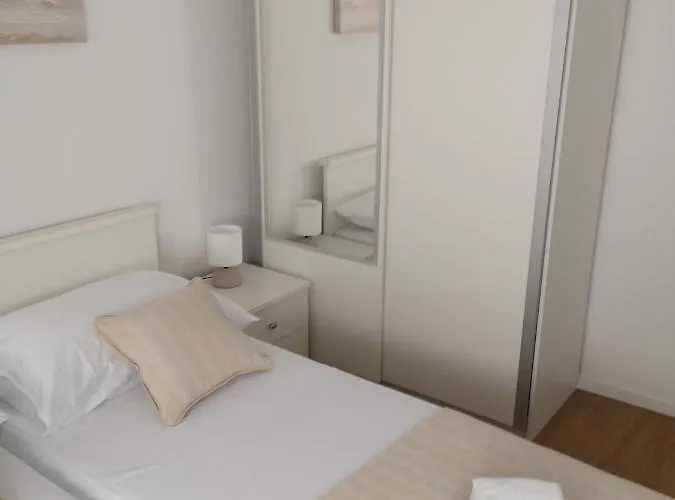 Mateo Apartment Split