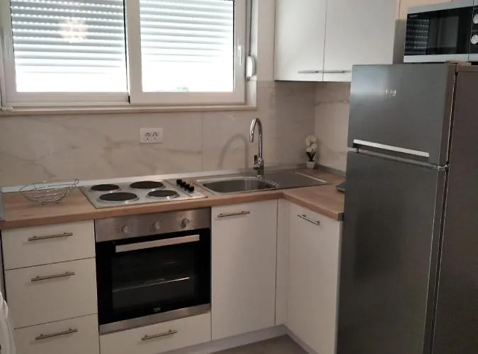 Mateo Apartment Split