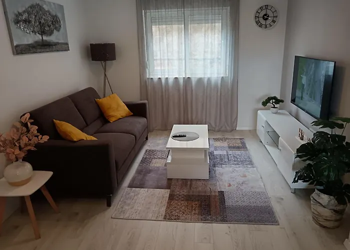 Mateo Apartment Split